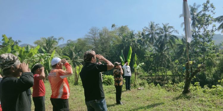 Peringati Harlah Pancasila, Gusdurian Sukabumi Upacara di Pinggir Sungai