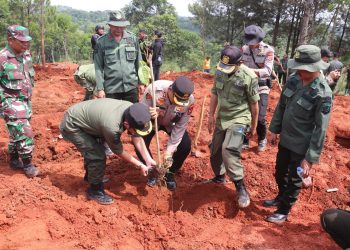 Petugas Gabungan Tutup Tambang Emas Ilegal di Lahan Perhutani di Ciemas Sukabumi