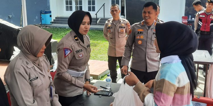 Harga Daging Ayam Mahal, Polres Sukabumi Kota Gelar Bazar Murah