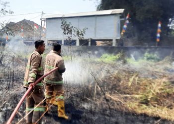 Gegara Bakar Sampah, Pemukiman Warga di Lembursitu Nyaris Dilumat Api