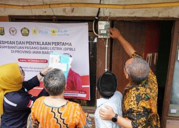 Ratusan Warga di Desa Sukamanis Sukabumi Peroleh Bantuan Pasang Baru Listrik