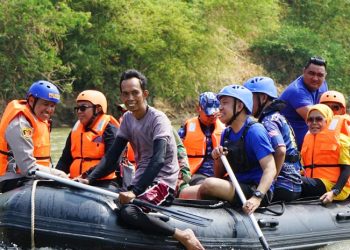 Forkopimda Kabupaten Sukabumi Susur Sungai Cimandiri, Ini Temuan Bupati!