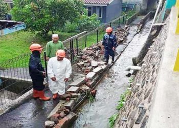 Talud di Gunungpuyuh Ambruk, DPUTR Kota Sukabumi Gerak Cepat Carikan Solusi