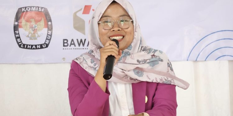 Kadiv Sosdiklih Parmas dan SDM KPU Kota Sukabumi, Seni Soniansih.