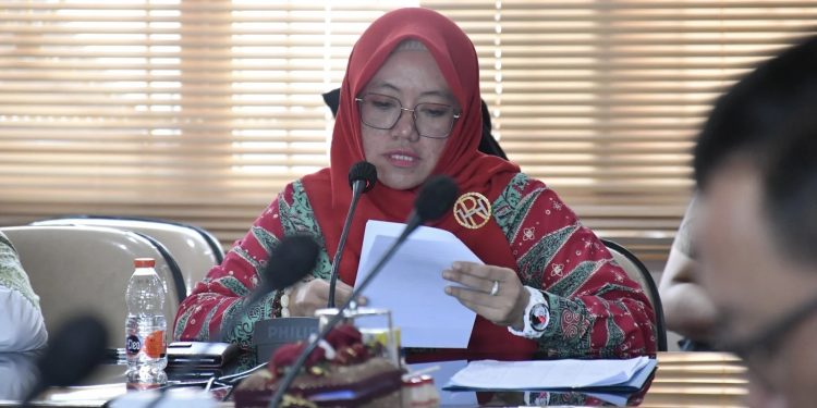 Kabag Tapem Kota Sukabumi, Ratna Hermayanti, menghadiri rakor terkait program pembentukan Kelurahan Bersinar yang digelar di Oproom Setda, pada Kamis (26/9/2024).