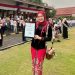 Kabid Yankes Dinkes Kota Sukabumi, dr Lulis Delawati, menerima penghargaan dari PMI Pusat.