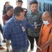 Kasat Reskrim Polres Sukabumi Kota, AKP Bagus Panuntun, saat memintai keterangan pelaku cabul terhadap anak di bawah umur saat konferensi pers di Mapolres Sukabumi Kota. Foto: Humas Polres Sukabumi Kota.