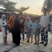 Pemilik objek wisata Bukit Sunset Hill melakukan kegiatan bakti sosial berupa santunan kepada ratusan anak yatim dan panti jompo serta janda di RW 11 dan RW 13, Kelurahan Karang Tengah, Kecamatan Gunungpuyuh, Kota Sukabumi, pada Selasa (17/92024).