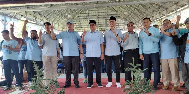 Paslon Wali Kota-Wakil Wali Kota Sukabumi nomor urut 1, Achmad Fahmi-Dida Sembada dapat dukungan dari Relawan buruh Pratama di Pilkada 2024. Foto: Istimewa.