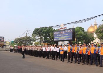 Polres Sukabumi Kota melaksanakan apel gelar pasukan dalam rangka Operasi Zebra Lodaya 2024 di halaman Mapolres Sukabumi Kota, pada Senin (14/10/2024). Foto: Humas Polres Sukabumi Kota.