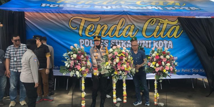 Kapolres Sukabumi Kota, AKBP Rita Suwadi, saat melaunching Tenda Cita yang berlokasi di Jalan Veteran II, Kecamatan Cikole, tepatnya di kawasan Gedung Juang 45, pada Jumat (22/11/2024).