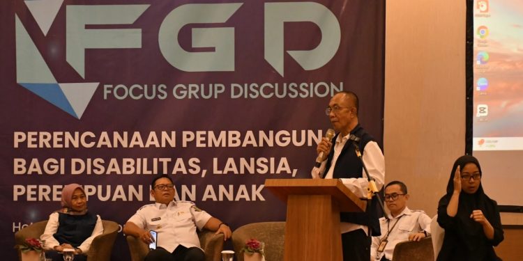 Bappeda Kota Sukabumi menggelar FGD tentang perencanaan pembangunan bagi penyandang disabilitas, lansia, perempuan dan anak tahun 2024. Foto: Dokpim Kota Sukabumi.