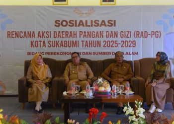 Pj Wali Kota Sukabumi, Kusmana Hartadji, menghadiri sosialisasi RAD-PG Kota Sukabumi 2025-2029 yang berlangsung di salah satu hotel, di Jalan Selabintana, pada Senin (18/11/2024).