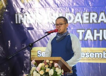 Kabid Litbang Bappeda Kota Sukabumi, Ismail Aini, saat memberikan sambutan dalam rakor dan evaluasi inovasi daerah Kota Sukabumi tahun 2024, di salah satu hotel di Jalan Siliwangi.