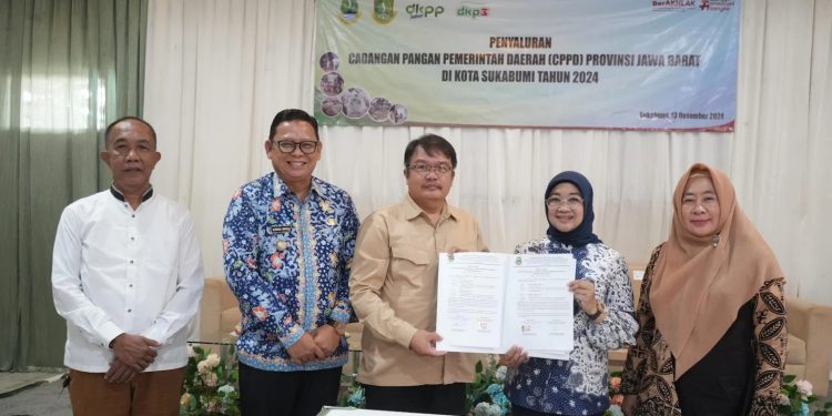 Pemkot Sukabumi salurkan bantuan CPPD untuk warga terdampak bencana alam yang digelar di ruang pertemuan Kelurahan Limusnunggal, pada Jumat (13/12/2024).