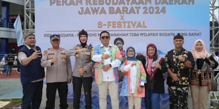 Pj Wali Kota Sukabumi, Kusmana Hartadji, hadiri PKD Jawa Barat 2024 yang digelar di Lapang Merdeka, pada Sabtu (14/12/2024).