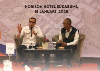 Kepala Bappeda Kota Sukabumi, Asep Suhendrawan (kanan), menghadiri pertemuan pengendalian dan evaluasi kinerja triwulan IV tahun 2024.