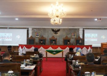 Rapat paripurna pengumuman hasil penetapan pasangan calon Wali Kota-Wakil Wali Kota Sukabumi terpilih di gedung DPRD, pada Kamis (9/1/2025).
