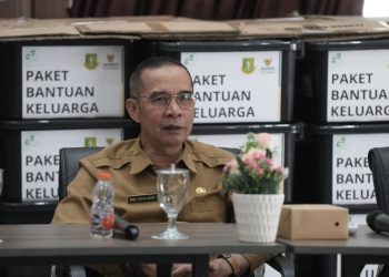 Pj Sekda Kota Sukabumi, M. Hasan Asari, memimpin rapat pemantapan penyaluran donasi bencana Kabupaten Sukabumi ke-2, yang digelar di ruper Setda Kota Sukabumi, pada Senin (13/1/2025).