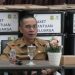 Pj Sekda Kota Sukabumi, M. Hasan Asari, memimpin rapat pemantapan penyaluran donasi bencana Kabupaten Sukabumi ke-2, yang digelar di ruper Setda Kota Sukabumi, pada Senin (13/1/2025).
