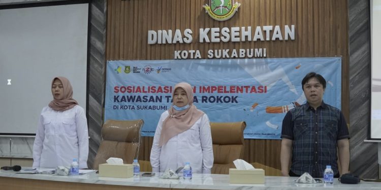 Kabid Kesmas Dinkes Kota Sukabumi, Drg. Erna, sosialisasi dan inplementasi Kawasan Tanpa Rokok (KTR) yang bertempat di Kantor Dinkes, pada Rabu (12/2/2025). Foto: Istimewa.
