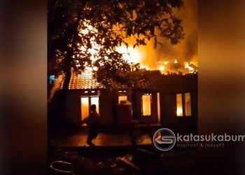 Kebakaran meludeskan tiga ruangan milik Ponpes Al Qostholani di Jalan Palasari, Kampung Raweuy, Kelurahan Sukakarya, Kecamatan Warudoyong, Kota Sukabumi, pada Senin, (17/2/2025) malam. Foto: Istimewa.