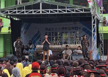 Anggota DPRD Provinsi Jawa Barat Fraksi PKB, Hasim Adnan, saat memberikan sambutan dalam kegiatan penutupan setapak se-Jawa Barat yang diadakan oleh SMA Al-kholiliyah, Kabupaten Sukabumi, pada Minggu (16/2/2024). Foto: Istimewa.