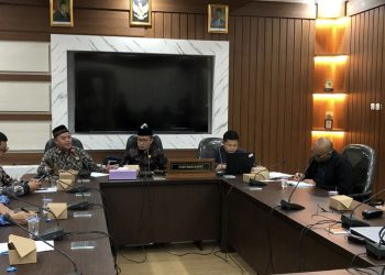 Komisi III DPRD Kota Sukabumi saat menggelar hearing bersama Disdikbud terkait kasus bullying di Kantor DPRD, pada Kamis (13/2/2025) kemarin. Foto: Humas DPRD Kota Sukabumi.