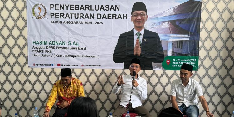 Anggota DPRD Provinsi Jawa Barat Fraksi PKB, Hasim Adnan, saat memberikan sambutan dalam sosialisasi Perda Desa Wisata yang berlangsung di gedung PCNU Kota Sukabumi, pada beberapa waktu lalu.