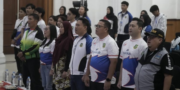 Pj Wali Kota Sukabumi, Kusmana Hartadji, menghadiri pembukaan kejuaraan E-Sport Wali Kota Cup Sukabumi tahun 2025 yang digelar di Gedung Juang 45, pada Kamis (13/2/2025). Foto: Dokpim Kota Sukabumi.