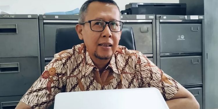 Kabid Tata Ruang DPUTR Kota Sukabumi, Yuli Noviawan, saat diwawancarai awak media. Foto: Istimewa.