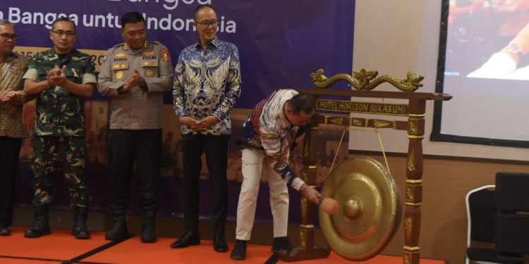 Pj Sekda Kota Sukabumi, M. Hasan Asari, saat membuka Rakernas tahun 2025 FKDB, di salah satu hotel di Jalan Siliwangi, pada Sabtu (15/2/2025). Foto: Dokpim Kota Sukabumi.