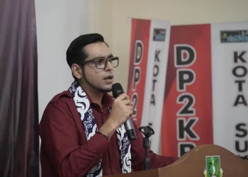Wakil Wali Kota Sukabumi, Bobby Maulana, saat memberikan arahan dalam FPD DP2KBP3A, pada Selasa (25/2/2025). Foto: Dokpim Kota Sukabumi.
