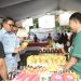 Pj Wali Kota Sukabumi, Kusmana Hartadji, saat meninjau pelaksanaan GPM dan Bazar tahun 2025 yang digelar di halaman Kantor Kecamatan Cibeureum, pada Selasa (18/2/2025). Foto: Dokpim Kota Sukabumi.