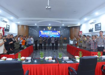 Forkopimda Kota Sukabumi menggelar rakor lintas sektoral kesiapan pengamanan Idul Fitri 1446 H yang berlangsung di Aula Graha Rekonfu Polres Sukabumi Kota, pada Jumat (14/3/2025). Foto: Humas Pemkot Sukabumi.