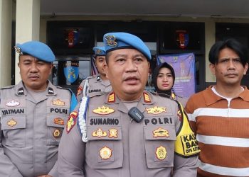 Sispropam Polres Sukabumi Kota, AKP Sumarno Saat di wawancara awak media di Mapolres Sukabumi Kota, Sabtu (29/3/2025). Foto: Humas Polres Sukabumi Kota.