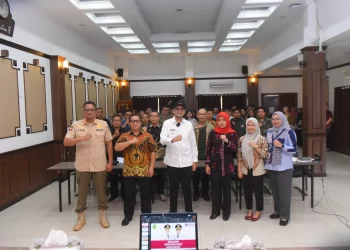 Wakil Wali Kota Sukabumi, Bobby Maulana, menghadiri sosialisasi kepatuhan wajib pajak di Ruang Pertemuan Setda Balai Kota, pada Kamis (13/3/2025). Foto: Humas Pemkot Sukabumi.