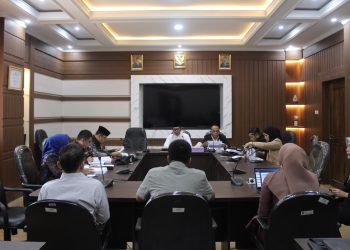 Pansus DPRD Kota Sukabumi menggelar rapat kerja dalam rangka pembahasan LKPJ Pj Wali Kota Sukabumi Tahun 2024, pada Jumat (7/3/2025). Foto: Humas DPRD Kota Sukabumi.