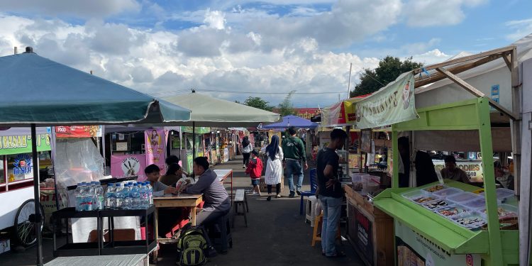 Sejumlah pedagang di kawasan Eks Terminal Sudirman, Kecamatan Warudoyong, Kota Sukabumi. Foto: Istimewa.