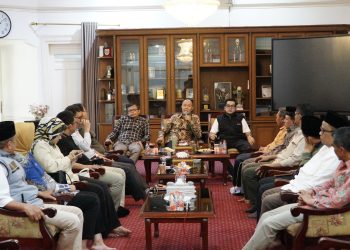 DPRD Kota Sukabumi menggelar coffee morning bersama Wali Kota Sukabumi, Ayep Zaki, di rumah dinas Wali Kota, pada Minggu (13/4/2025) kemarin. Foto: Humas DPRD Kota Sukabumi.