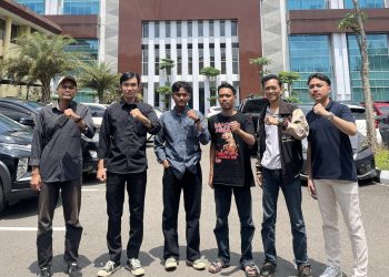 Perwakilan mahasiswa yang tergabung dalam Sukabumi melawan usai melakukan aduan pelaporan kepada Polda Jawa Barat, pada Senin (14/4/2025) kemarin. Foto: Istimewa.