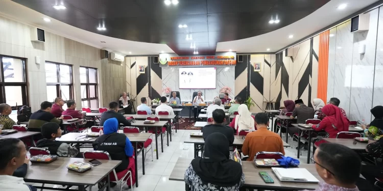 Wali Kota Sukabumi, Ayep Zaki, menghadiri kegiatan Forum Perangkat Daerah Bappeda, pada Jumat (2/5/2025). Foto: Humas Pemkot Sukabumi.