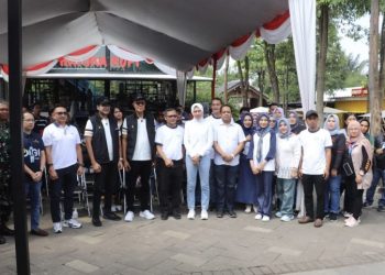 Wali Kota Sukabumi, H. Ayep Zaki, menghadiri peringatan Hari Buruh Internasional atau May Day yang berlangsung di salah satu wisata di Kabupaten Sukabumi, pada Kamis (1/5/2025). Foto: Istimewa.