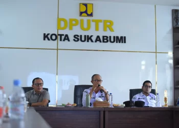 Wali Kota Sukabumi, Ayep Zaki (tengah), menghadiri Forum Perangkat Daerah Dinas Pekerjaan Umum dan Tata Ruang, pada Selasa (6/5/2025). Foto: Humas Pemkot Sukabumi.