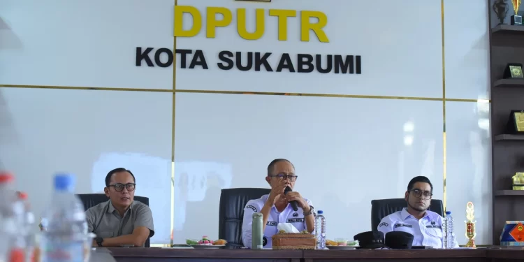 Wali Kota Sukabumi, Ayep Zaki (tengah), menghadiri Forum Perangkat Daerah Dinas Pekerjaan Umum dan Tata Ruang, pada Selasa (6/5/2025). Foto: Humas Pemkot Sukabumi.