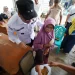 Wakil Wali Kota Sukabumi, Bobby Maulana, saat meninjau operasi pasar bersubsidi di wilayah Kecamatan Cibeureum, pada Rabu (4/6). Foto: Humas Pemkot Sukabumi.