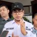 Wakil Wali Kota Sukabumi, Bobby Maulana, saat diwawancarai awak media usai menemui massa aksi di depan Balai Kota, pada Rabu (11/6). Foto: Nuria Ariawan.