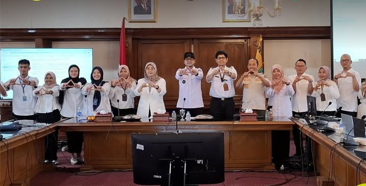 Wakil Wali Kota Sukabumi, Bobby Maulana, menghadiri dialog advokasi percepatan Open Defecation Free (ODF) yang berlangsung di Ruang Oproom Setda Kota Sukabumi, Rabu (18/6). Foto: Istimewa.