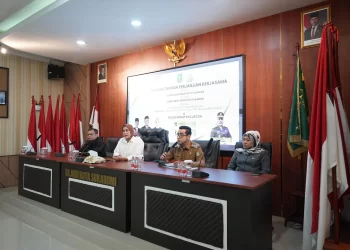 Wakil Wali Kota Sukabumi Bobby Maulana, menghadiri penandatanganan perjanjian kerja sama antara Sekretariat DPRD dan Kejari yang dilaksanakan di kantor Kejari, pada Senin (14/7). Foto: Humas Pemkot Sukabumi.