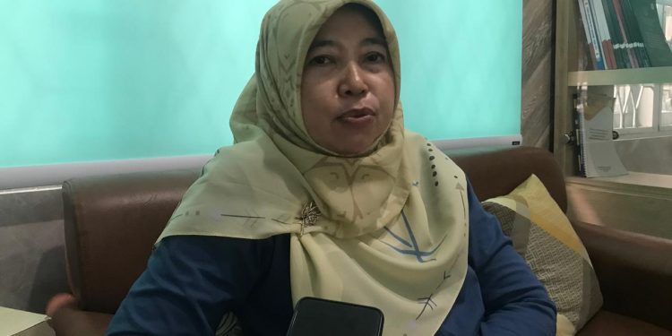 Kepala Bidang Kesehatan Masyarakat Dinkes Kota Sukabumi, Erna, saat diwawancarai. Foto: Nuria Ariawan.